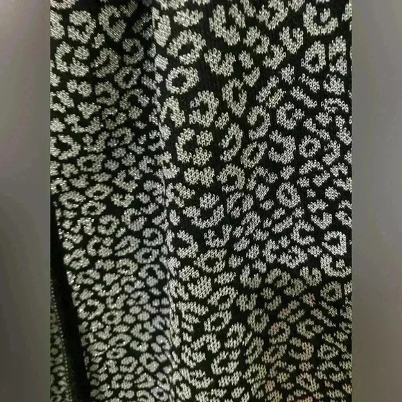 Michael kors nwt leopard print scarf holiday silver and black - Picture 2 of 14